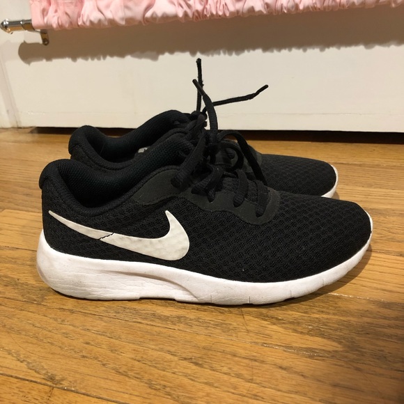 Nike Tanjun Kids shoes - Picture 1 of 4